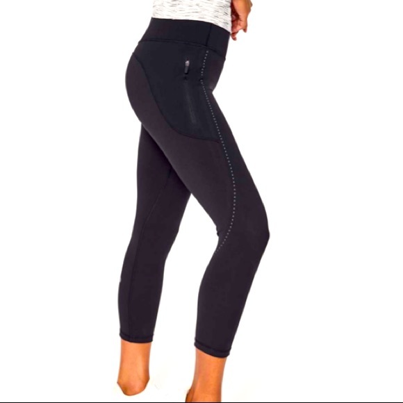 Lululemon Extra Mile Crop - Picture 1 of 11